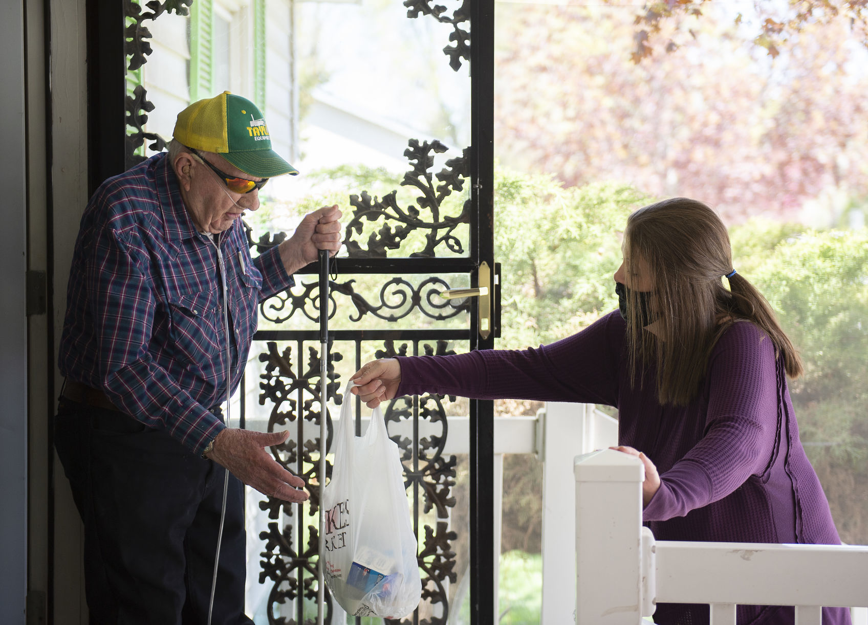 Meals on Wheels delivers food